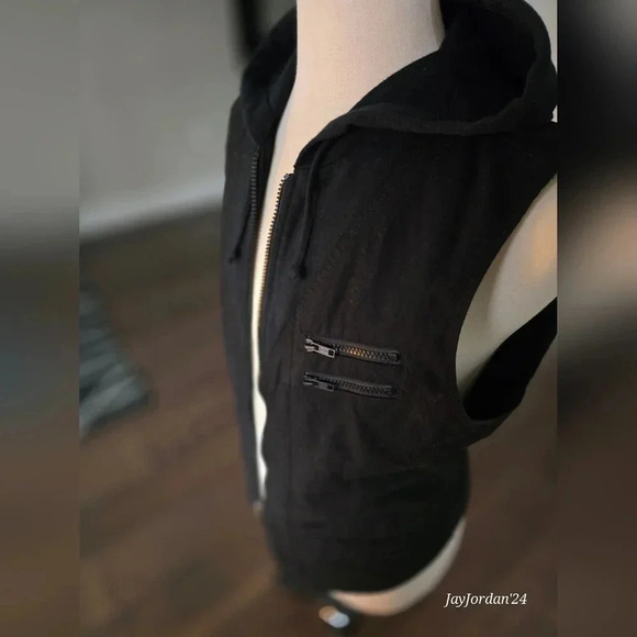 Guess Brand Black Hooded Vest - Picture 2 of 8